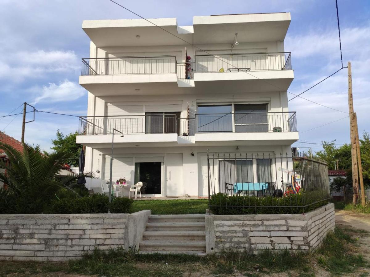 Sunrise View Apartment Ofrinion Exterior photo